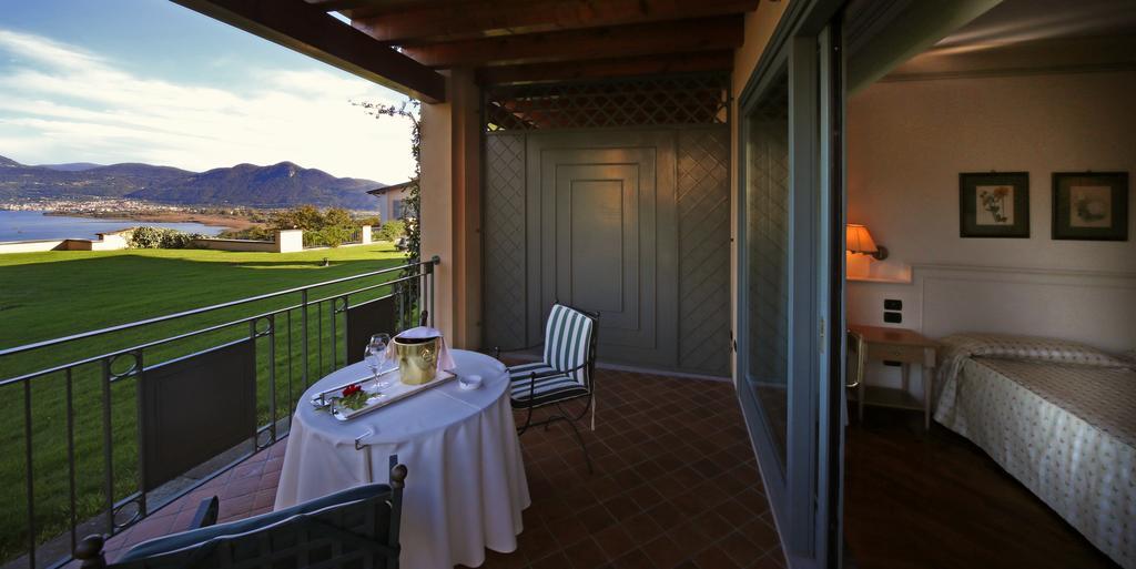 Camera Matrimoniale/Doppia con Letti Singoli con Terrazza e Vista Lago