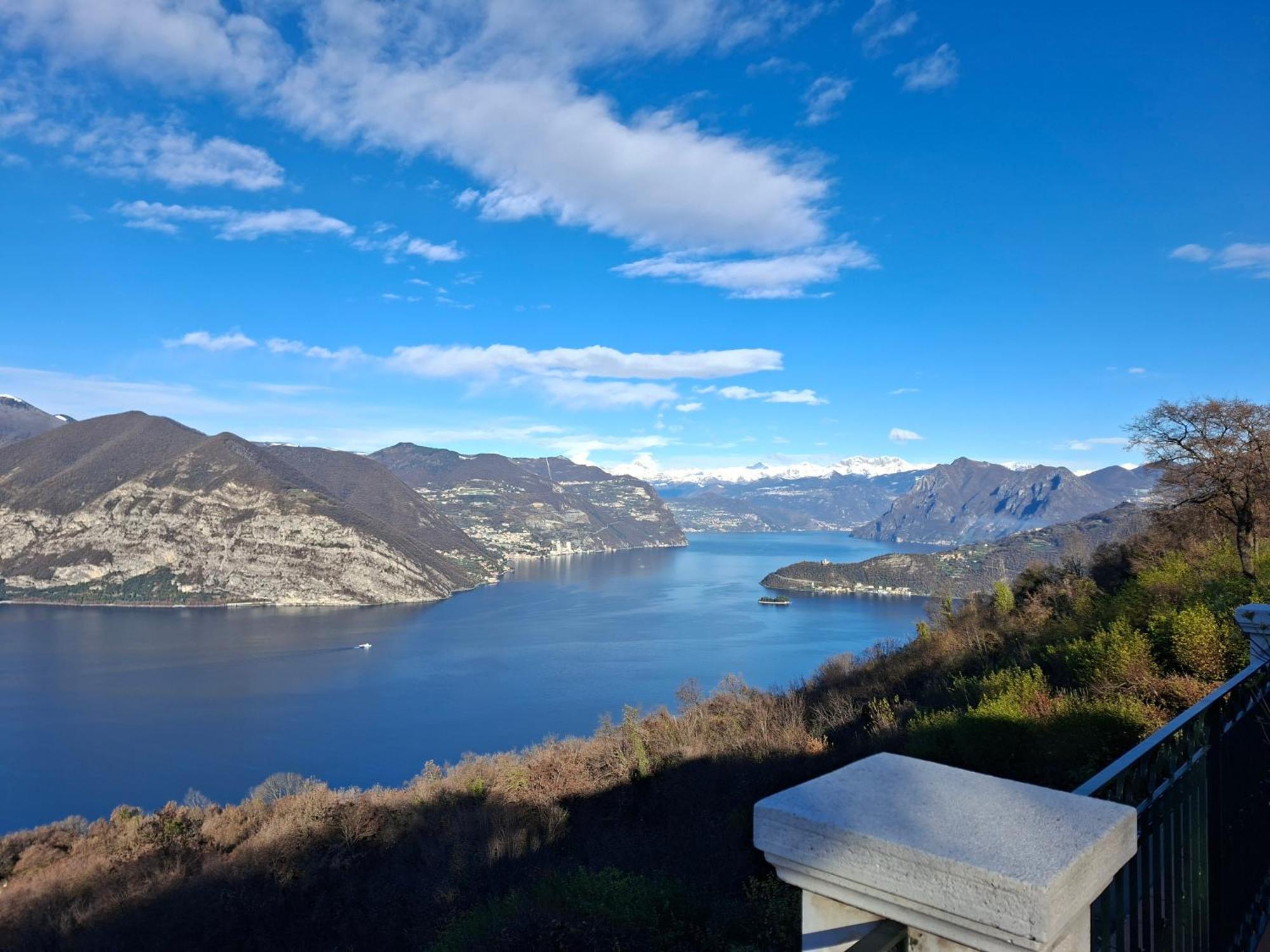 Camera Superior Matrimoniale/Doppia con Letti Singoli con Vista Lago